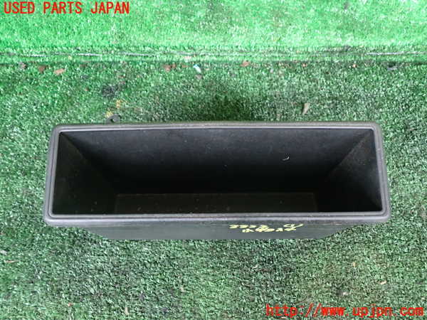 1UPJ-33227841]デリカ スターワゴン(P35W)小物入れ1 中古_m0001.jpg