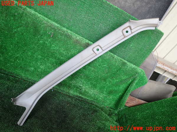 5UPJ-33227655]デリカ スターワゴン(P35W)右フロントピラートリム 中古_m0001.jpg