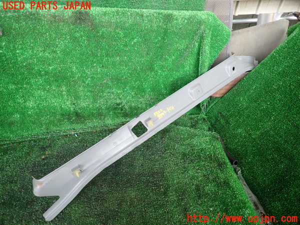 5UPJ-33227660]デリカ スターワゴン(P35W)左フロントピラートリム 中古_m0002.jpg
