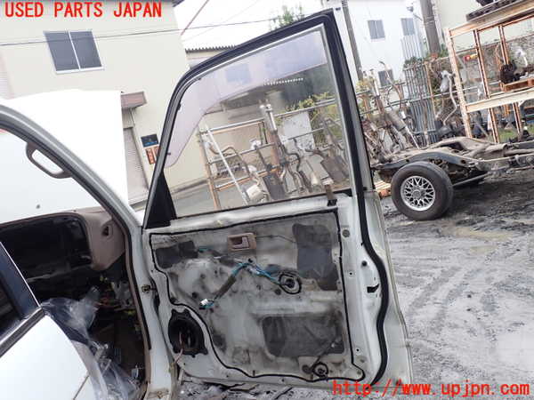 5UPJ-33231230]ビッグホーン(UBS26GW)右前ドア ASAHI M284 中古_m0004.jpg