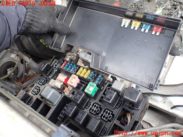 1UPJ-33236741]ビッグホーン(UBS26GW)ヒューズボックス1 中古_m0002.jpg