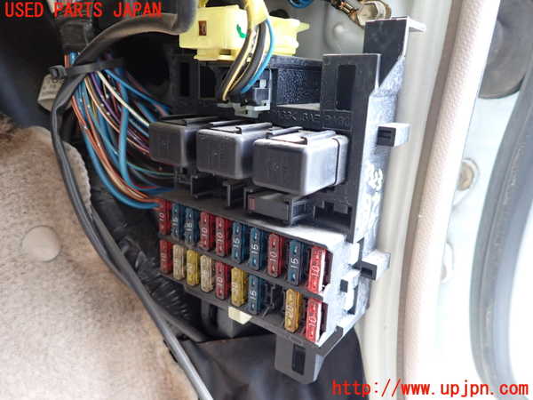 1UPJ-33236742]ビッグホーン(UBS26GW)ヒューズボックス2 中古_m0001.jpg