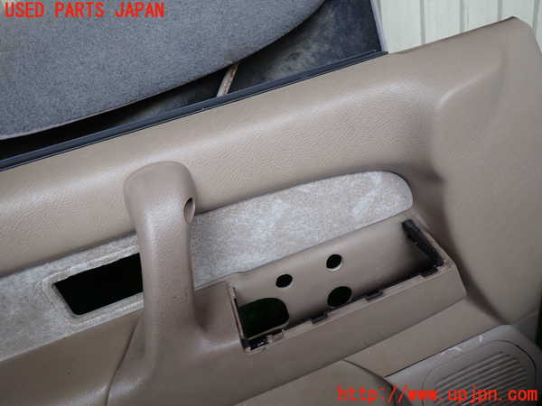 1UPJ-33231264]ビッグホーン(UBS26GW)左前ドア内張り 中古_m0002.jpg