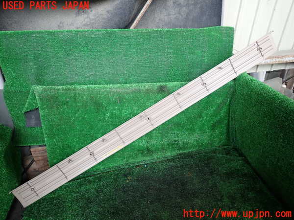 1UPJ-33237771]ビッグホーン(UBS26GW)ラゲッジトレイ1 中古_m0002.jpg