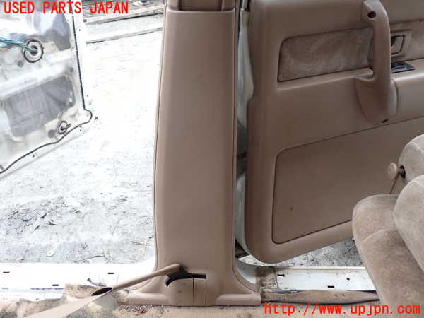 1UPJ-33237665]ビッグホーン(UBS26GW)右センターピラートリム 中古_m0001.jpg