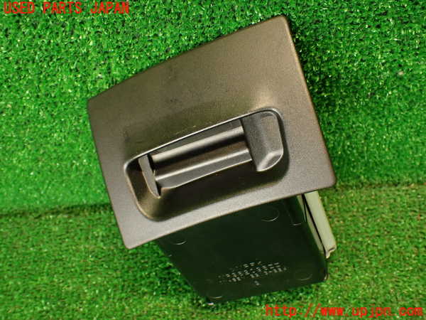 2UPJ-33257821]コルト ラリーアート バージョンR(Z27AG)灰皿1 中古_m0001.jpg