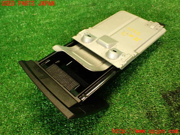 2UPJ-33257821]コルト ラリーアート バージョンR(Z27AG)灰皿1 中古_m0003.jpg