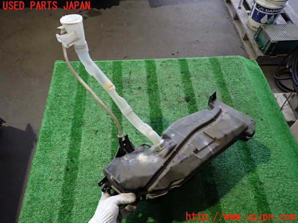 2UPJ-33266791]パジェロ(V75W)ウォッシャータンク1 中古_m0001.jpg