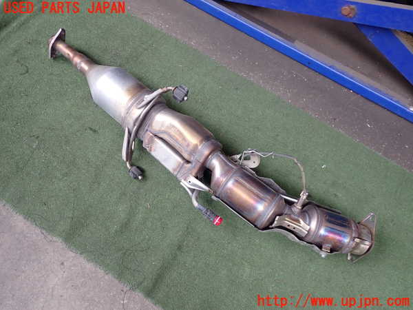 2UPJ-33272661]レクサス・CT200h(ZWA10)触媒1 中古_m0004.jpg