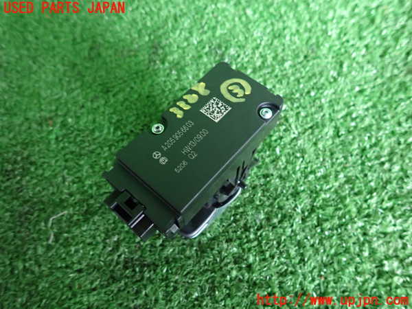 2UPJ-33286308]ベンツ C200 ステーションワゴン(205242)(205)スイッチ3 (電動パーキングブレーキ) 中古_m0002.jpg