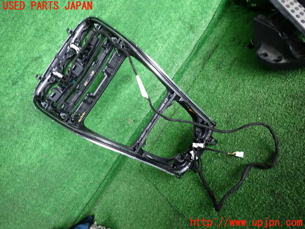 2UPJ-33287549]ベンツ C200 ステーションワゴン(205242)(205)コンソール 中古_m0004.jpg