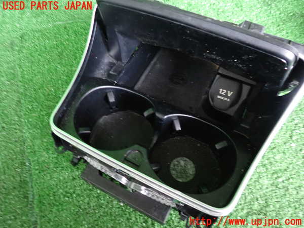 2UPJ-33287810]ベンツ C200 ステーションワゴン(205242)(205)ドリンクホルダー 中古_m0002.jpg