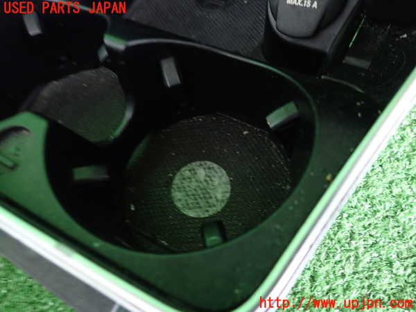 2UPJ-33287810]ベンツ C200 ステーションワゴン(205242)(205)ドリンクホルダー 中古_m0003.jpg