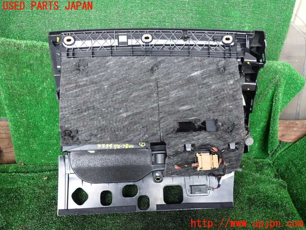 1UPJ-33347516]アウディ・A6(4GCHVS)グローブボックス1 中古_m0003.jpg