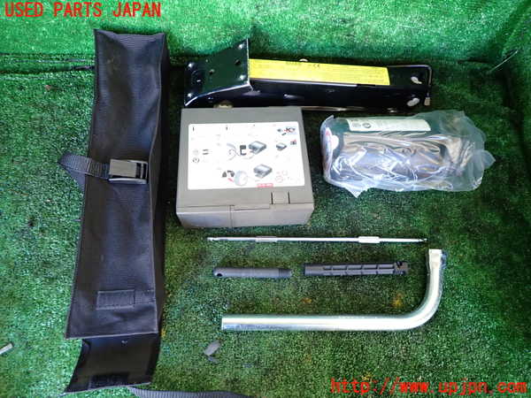 1UPJ-33347805]アウディ・A6(4GCHVS)車載工具 中古_m0001.jpg