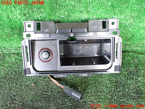 1UPJ-33347815]アウディ・A6(4GCHVS)シガライター 中古_m0001.jpg