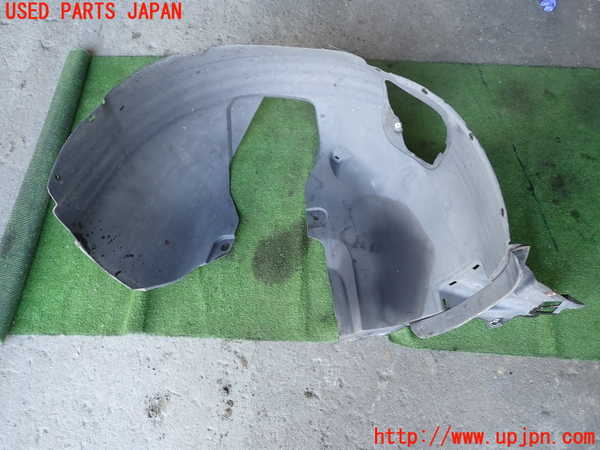 5UPJ-33351090]VW ザ･ビートル(16CPL)右前フェンダーライナー 中古_m0003.jpg