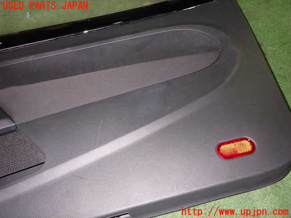 1UPJ-33351234]VW ザ･ビートル(16CPL)右ドア内張り 中古_m0002.jpg
