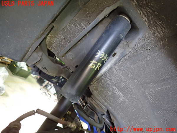 1UPJ-33365070]セレナ Sハイブリッド(HC26)右リアショックアブソーバー 中古_m0001.jpg