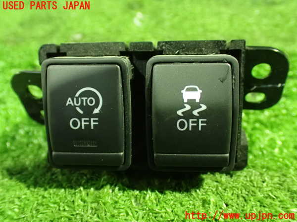 1UPJ-33366308]セレナ Sハイブリッド(HC26)スイッチ3 (VSC OFF) 中古_m0001.jpg