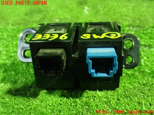 1UPJ-33366308]セレナ Sハイブリッド(HC26)スイッチ3 (VSC OFF) 中古_m0002.jpg