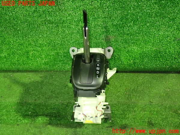 1UPJ-33367555]セレナ Sハイブリッド(HC26)ATシフトレバー 中古_m0001.jpg