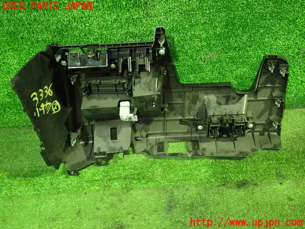 1UPJ-33367842]セレナ Sハイブリッド(HC26)小物入れ2 中古_m0003.jpg