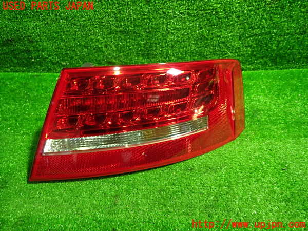 1UPJ-33371530]アウディ・A5(8TCDNF)右テールランプ 中古_m0001.jpg