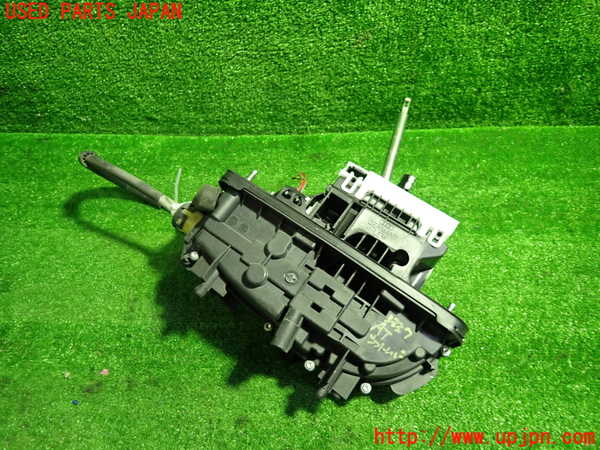 1UPJ-33377555]アウディ・A5(8TCDNF)ATシフトレバー 中古_m0003.jpg