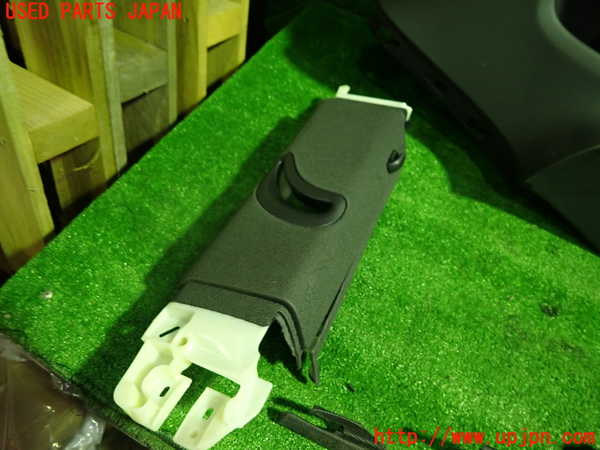 1UPJ-33377675]アウディ・A5(8TCDNF)右リアピラートリム 中古_m0003.jpg