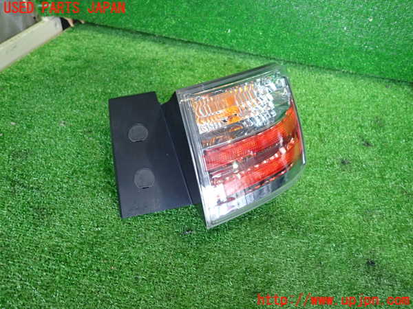 2UPJ-33391530]レクサス・CT200h(ZWA10)右テールランプ 中古_m0001.jpg