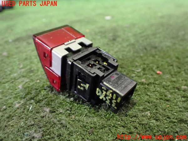2UPJ-33406290]レヴォーグ(VM4)ハザードスイッチ 中古_m0002.jpg