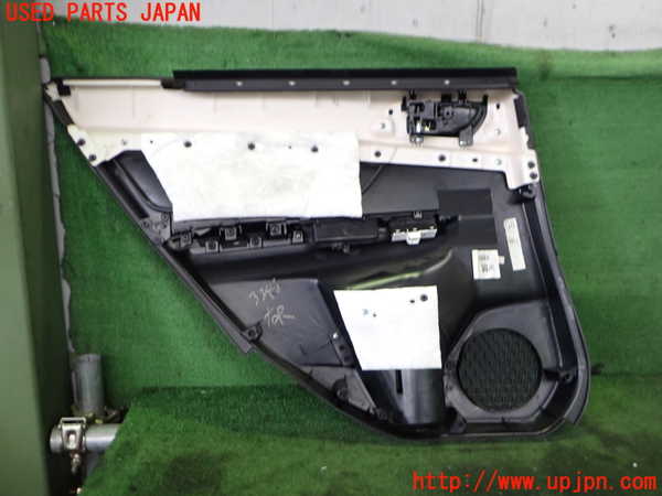 2UPJ-33401294]レヴォーグ(VM4)右後ドア内張り 中古_m0004.jpg