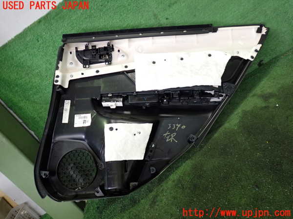 2UPJ-33401324]レヴォーグ(VM4)左後ドア内張り 中古_m0004.jpg