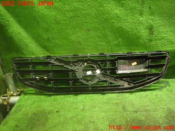 2UPJ-33411050]ボルボ・V60(FB4164T)ラジエターグリル 中古_m0002.jpg
