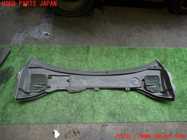 2UPJ-33411190]ボルボ・V60(FB4164T)カウルトップ 中古_m0002.jpg