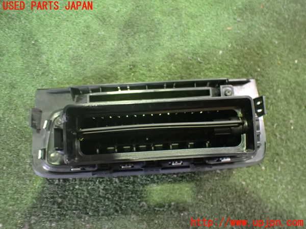 2UPJ-33417526]ボルボ・V60(FB4164T)エアコン吹き出し口1 (真中) 中古_m0002.jpg