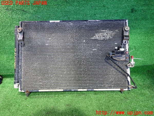 5UPJ-33446031]クラウン マジェスタ(JZS177)エアコンコンデンサー1 中古_m0001.jpg