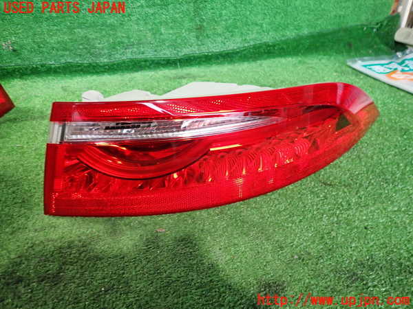 2UPJ-33461530]ジャガー・XF(JB2GA)右テールランプ 中古_m0001.jpg