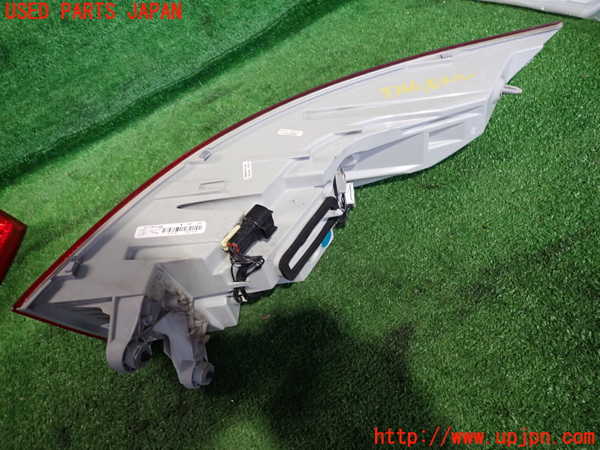 2UPJ-33461530]ジャガー・XF(JB2GA)右テールランプ 中古_m0002.jpg