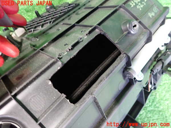 2UPJ-33467516]ジャガー・XF(JB2GA)グローブボックス1 中古_m0005.jpg