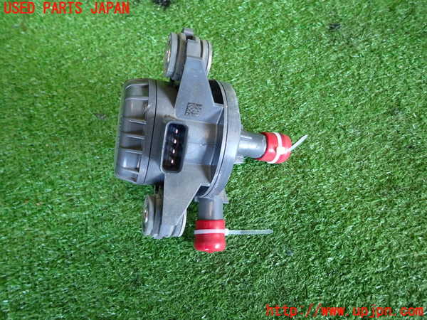 5UPJ-33472110]アクア(AQUA)(NHP10)ウォーターポンプ 中古_m0003.jpg