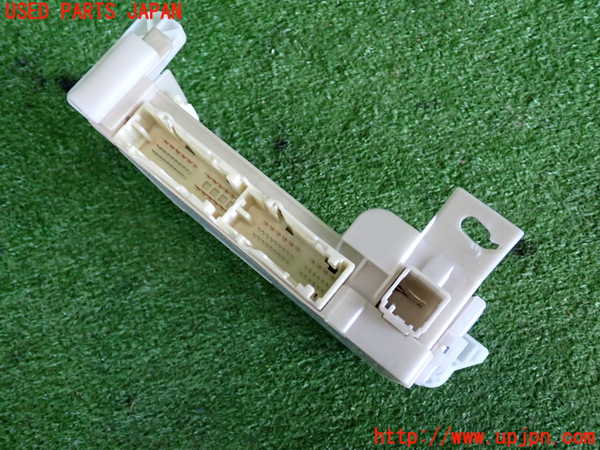 2UPJ-33476742]アクア(AQUA)(NHP10)ヒューズボックス2 中古_m0003.jpg