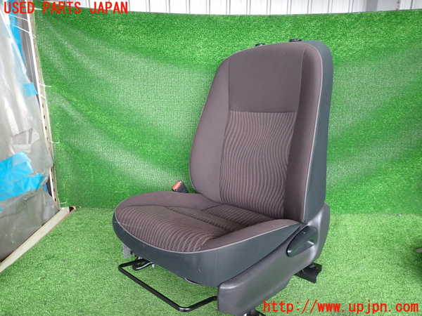 2UPJ-33477065]アクア(AQUA)(NHP10)助手席シート 中古_m0001.jpg