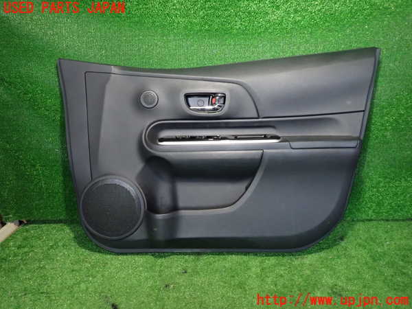 2UPJ-33471234]アクア(AQUA)(NHP10)右前ドア内張り 中古_m0001.jpg