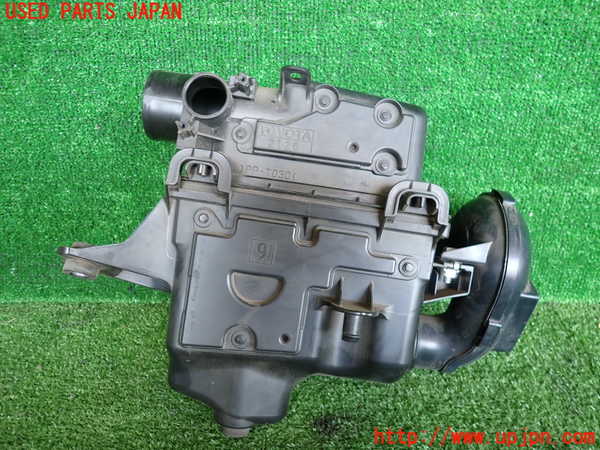 2UPJ-33482560]アクア(AQUA)(NHP10)エアクリーナーボックス 中古_m0002.jpg