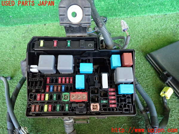 2UPJ-33486742]アクア(AQUA)(NHP10)ヒューズボックス2 中古_m0003.jpg