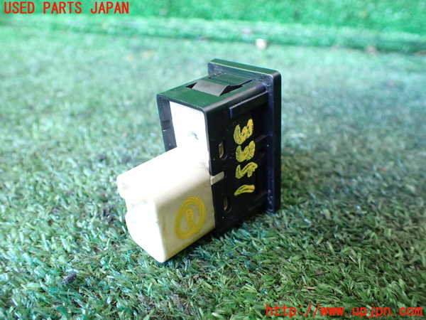 5UPJ-33516306]ハイラックスサーフ(KZN185W)スイッチ1 (バックドアガラス開閉) 中古_m0002.jpg