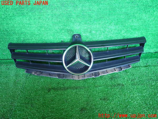 2UPJ-33561050]ベンツ A180(169032)(169)ラジエターグリル 中古_m0001.jpg