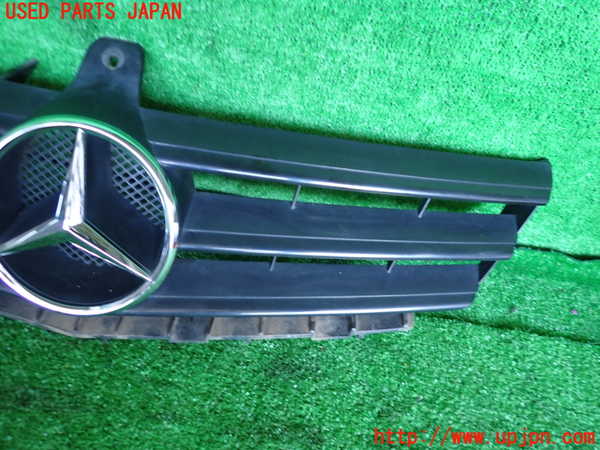2UPJ-33561050]ベンツ A180(169032)(169)ラジエターグリル 中古_m0002.jpg